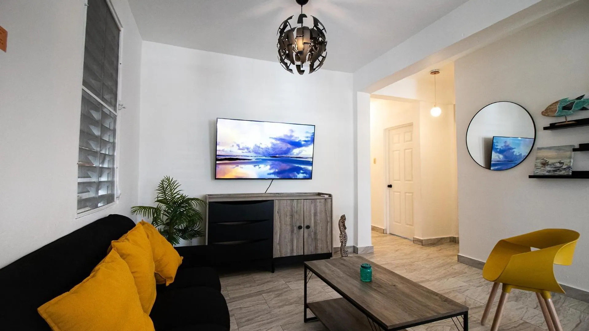 Entire Vacation Home In San Juan - Fits 10 דירה