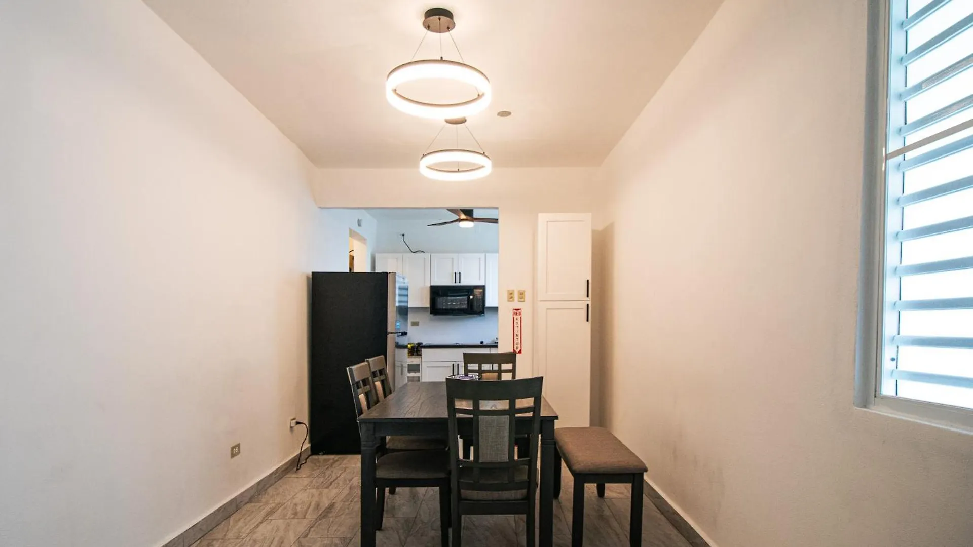 Entire Vacation Home In San Juan - Fits 10 דירה