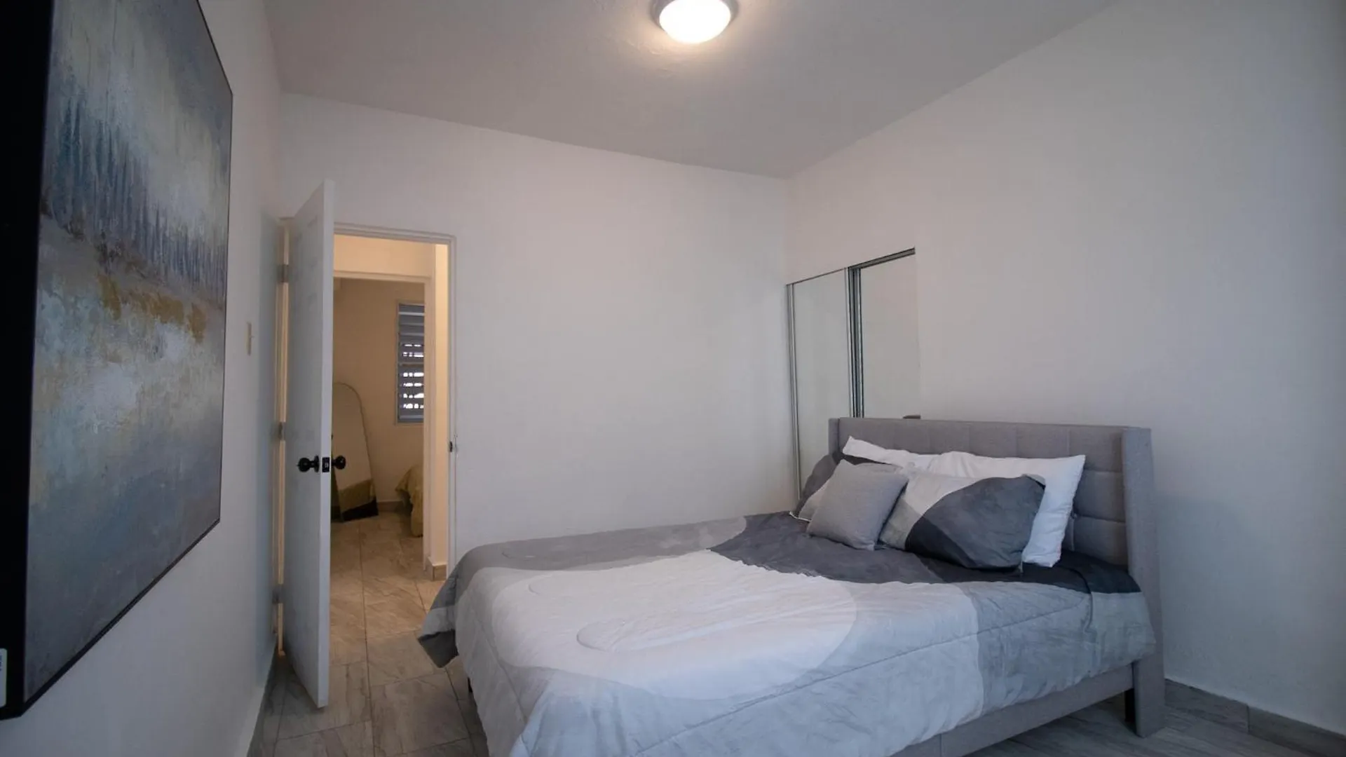 Entire Vacation Home In San Juan - Fits 10 דירה